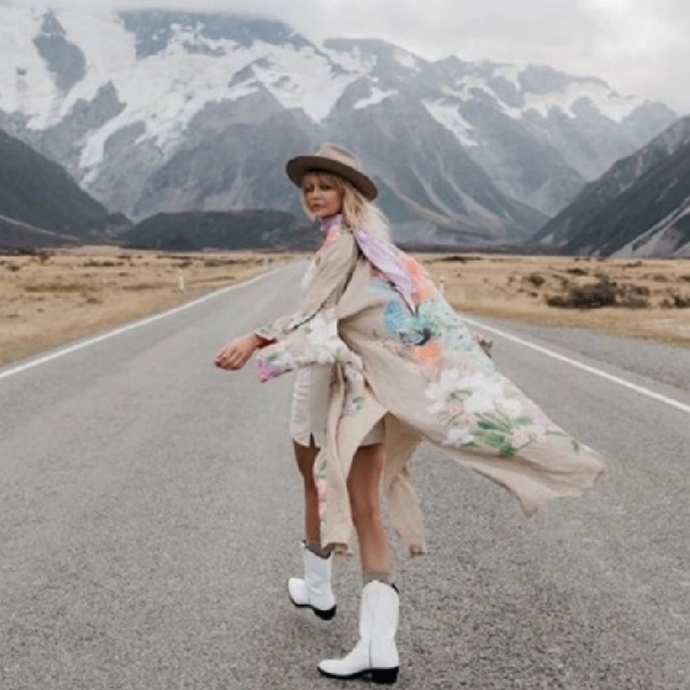 Now in Nude!!! Beautiful kimono wrap with peacock - Picture 2 of 13